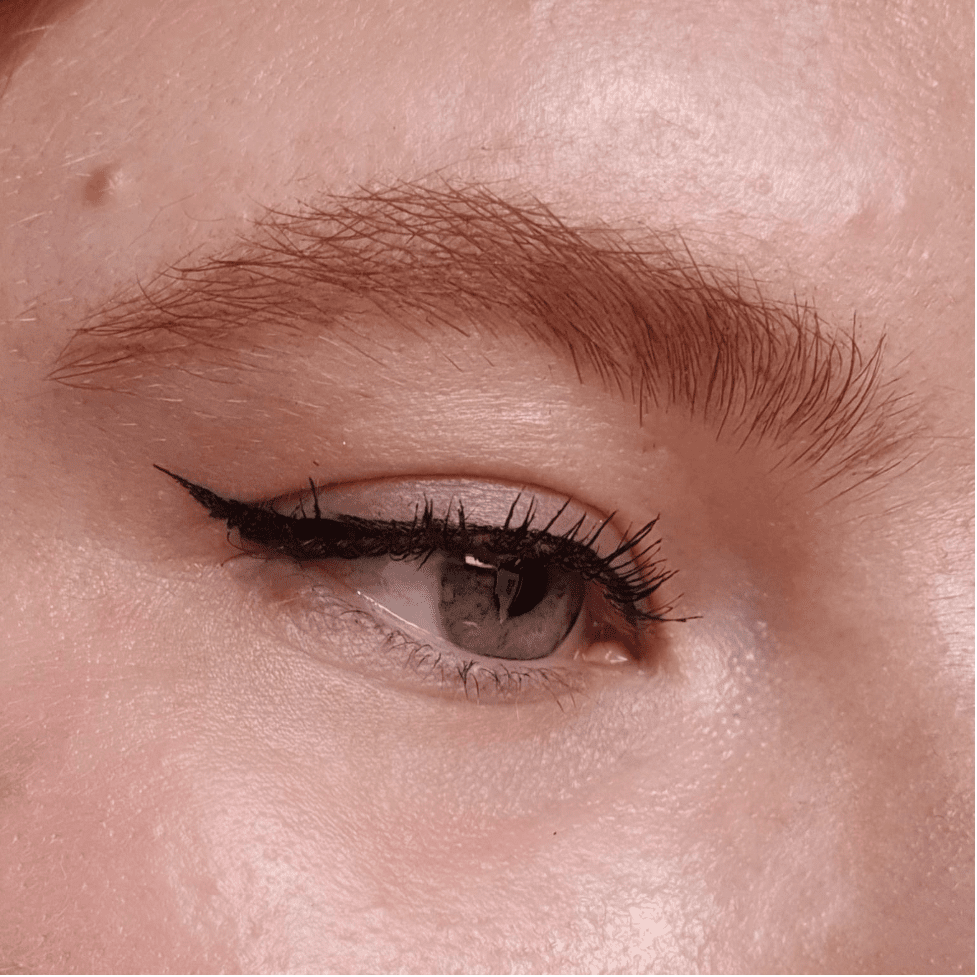 Tutorial: Simple Graphic Eyeliner Look – eCosmetics: Popular